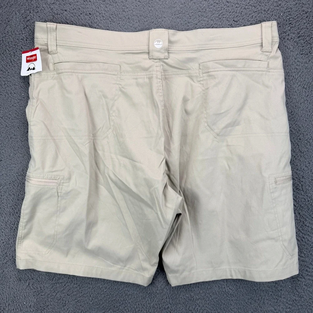 Wrangler Mens Outdoor Performance Cargo Shorts Tan Khaki 42 112353307